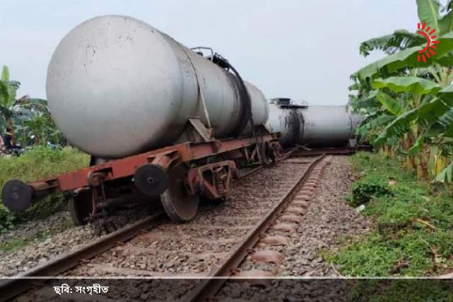 রেল চলাচল