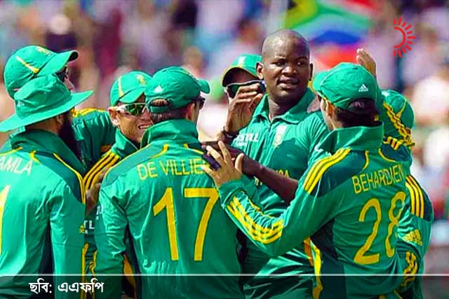 দুর্নীতির অভিযোগে গ্রেপ্তার