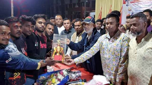 বগুড়ায় ডে-নাইট ক্রিকেট