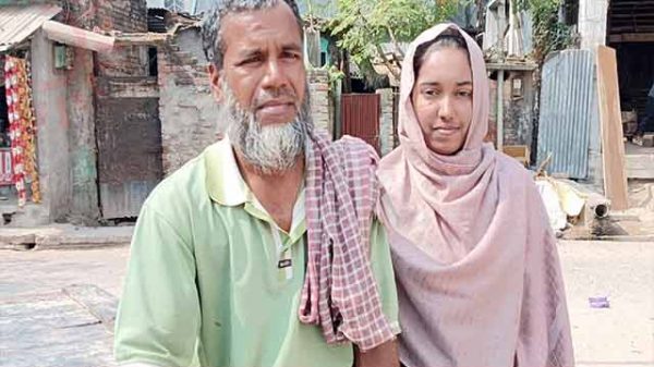 স্বপ্ন ও বাস্তবতার লড়াই: মেডিকেলে চান্স পেয়েও অনিশ্চয়তায় ফারজানা