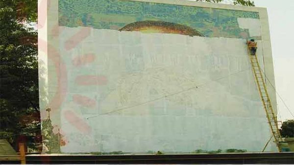 রাজশাহীতে শেখ মুজিবের ম্যুরাল ঢেকে দেওয়া হলো সাদা রঙে