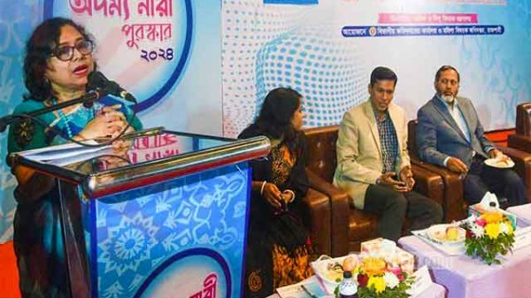 অদম্য নারীদের জয়গান: রাজশাহীতে সংবর্ধিত হলেন ৫ সংগ্রামী নারী