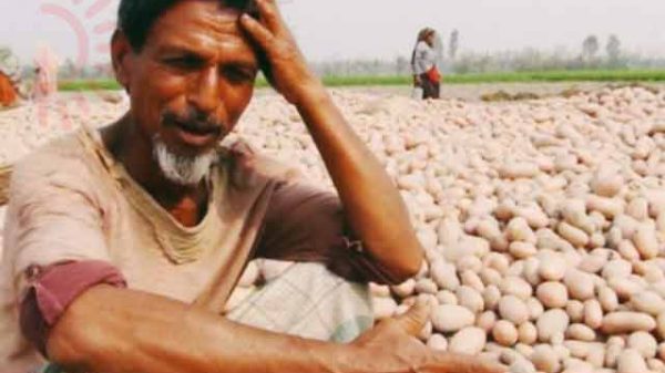 কৃষকদের চোখে অন্ধকার