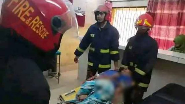 বাসের ধাক্কা