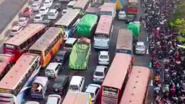 উপচে পড়া ভিড়