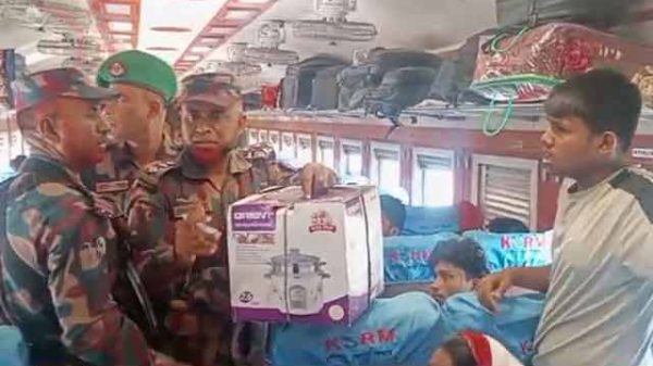 ৬ কোটি টাকার এলএসডি ও জুয়েলারি 