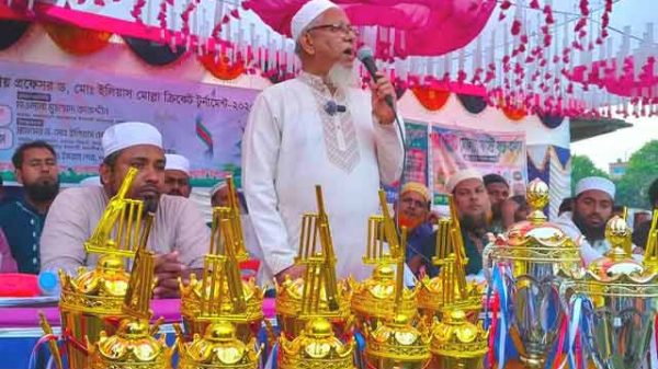 ক্রিকেট টুর্নামেন্টের জমকালো ফাইনাল