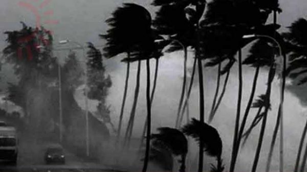 ঝড়ের হুঁশিয়ারি