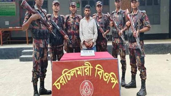 কোটি টাকার স্বর্ণসহ আটক ১