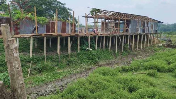 দখলদারিতে হারাচ্ছে খাল, বাড়ছে জলাবদ্ধতা