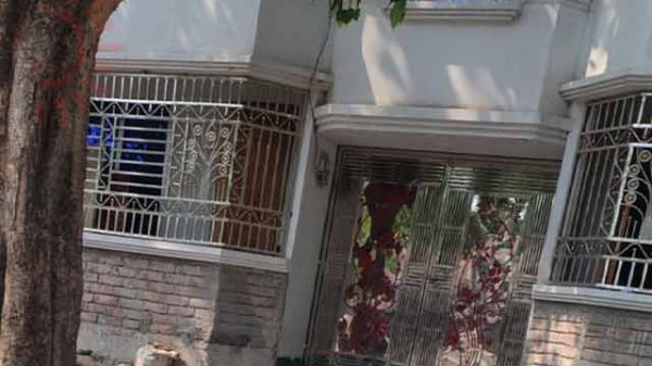 চরবাগডাঙ্গার আনোয়ার: রাজমিস্ত্রি না মাফিয়া?