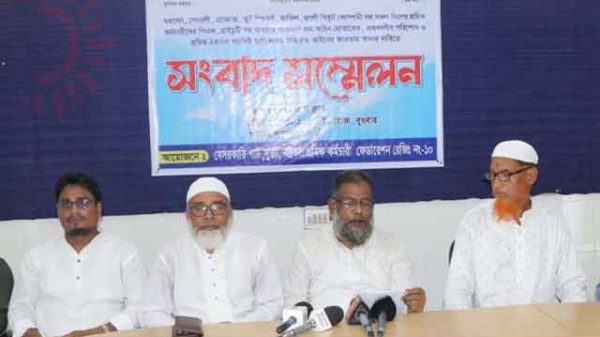 খুলনা প্রেসক্লাবে পাট শ্রমিকদের দাবির ঝড়