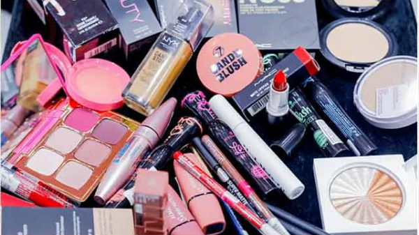 কসমেটিকসে বাড়ছে স্বাস্থ্যঝুঁকি