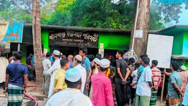 আগুনে ছাই ডিজিটাল সেন্টার, চেয়ারম্যান নেই দৃশ্যে