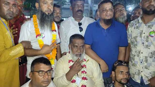 বগুড়া শ্রমিকদের আস্থায় বিজয়ী হলেন সামছু!