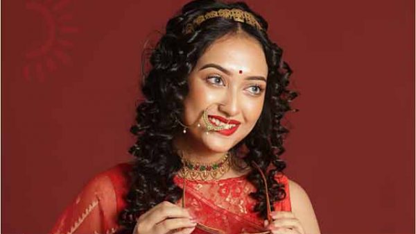 শাড়িতেই কনের স্বকীয়তা