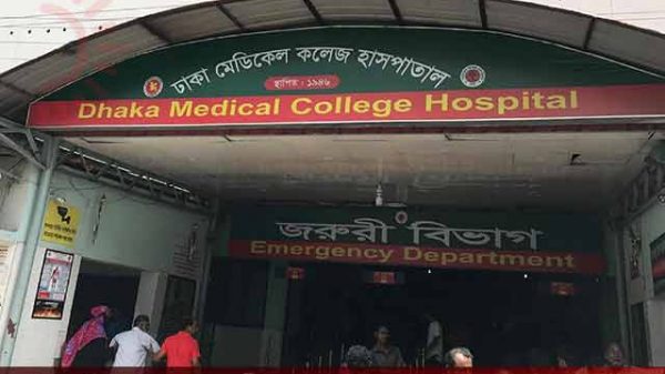 বাংলামোটরে কাভার্ড ভ্যানে