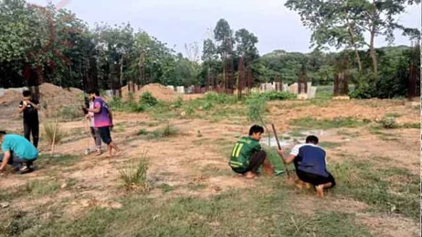 হলের পাশে ভবন, ক্ষুব্ধ জাবি শিক্ষার্থীরা