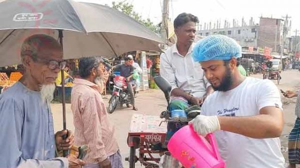 গরমে শান্তি, জামায়াতের শরবত পেয়ে হাসছে জনতা