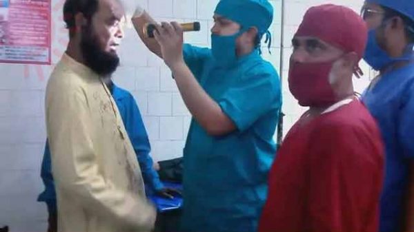 ছুরিকাঘাতে আহত