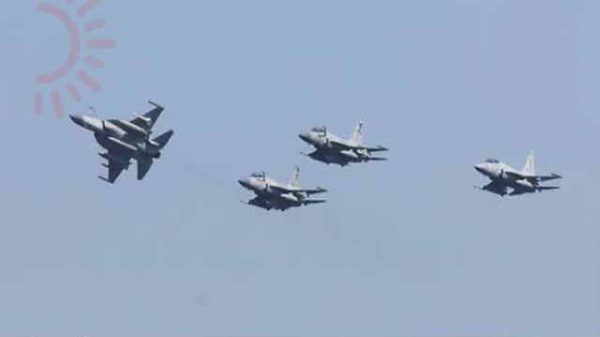 পাকিস্তানের পাল্টা আঘাত