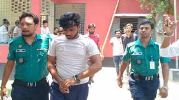 রাজশাহীতে ধরা পড়লো ছাত্রলীগ কর্মী!