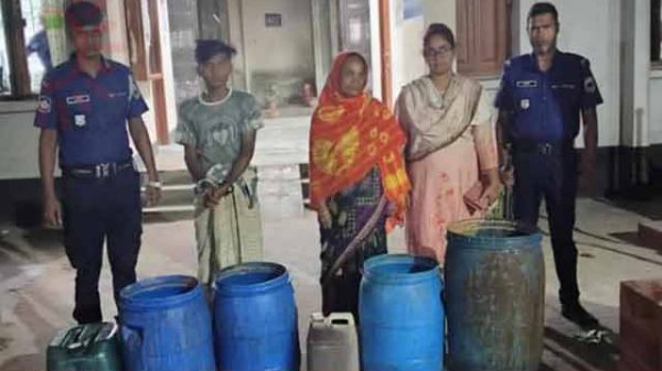 মা ও ছেলে গ্রেপ্তার