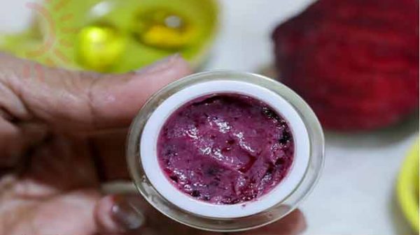 ঠোঁট ফাটায় বিরক্ত