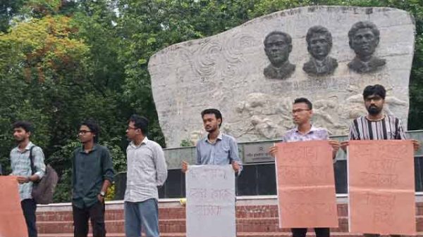 রাবিতে ছাত্রজোটের প্রতিবাদ, নিরাপত্তাহীনতায় ক্ষুব্ধ শিক্ষার্থীরা