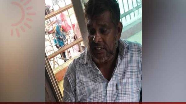 মাথায় গুলি ঠেকিয়ে