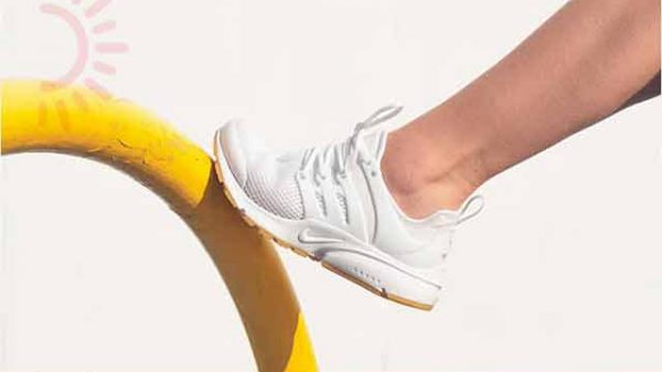 মোজা ছাড়া জুতা