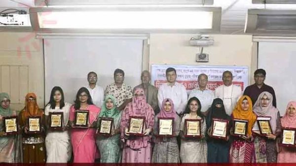 ডিনস আওয়ার্ড