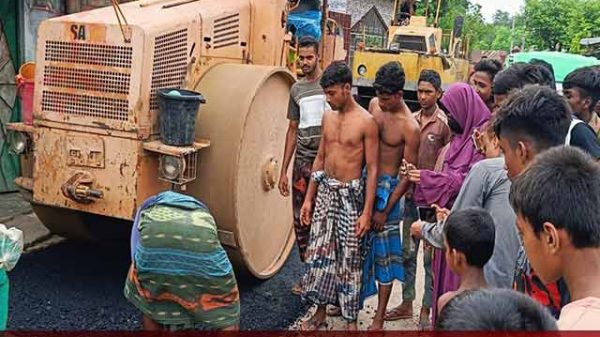 কাজে জনগণের বাধা