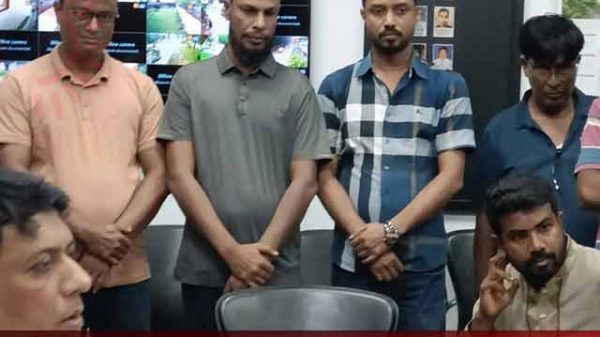 রাবির আওয়ামী লীগ সমর্থিত ৩ কর্মকর্তা