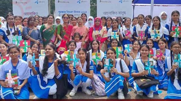 রাজশাহীতে বই পড়ে পুরস্কার পেল