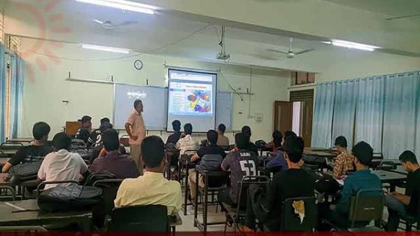 ১৬০ দিন পর ক্লাসে কুয়েট শিক্ষার্থীরা