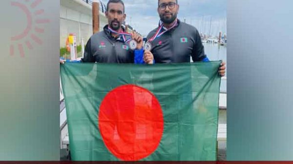 ইংলিশ চ্যানেল পাড়ি দিলেন ২ বাংলাদেশি