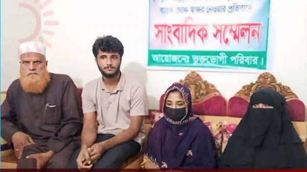 যৌতুক না দেওয়ায় স্বামী ও তার পরিবারের ভয়াবহ নির্যাতনের শিকার হয়েছেন গৃহবধূ