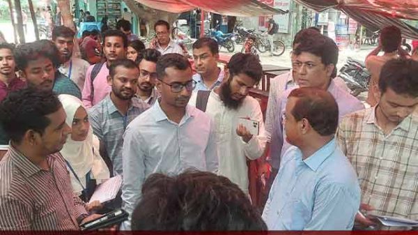 রাবি প্রশাসনের অভিযান