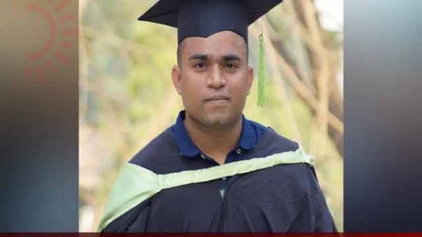 কুবির কর্মচারীকে ছাত্রদল নেতার বেধড়ক পিটুনি