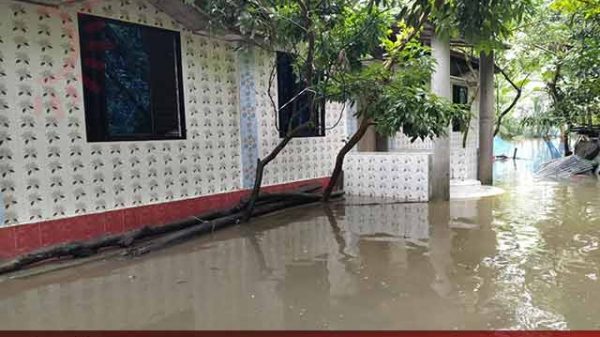মনপুরায় ভয়াবহ বৃষ্টির পানি বন্দি হাজারো মানুষ