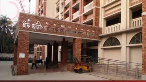 শ্রীনগরে দুই মেয়েকে পানিতে ফেলে হত্যা