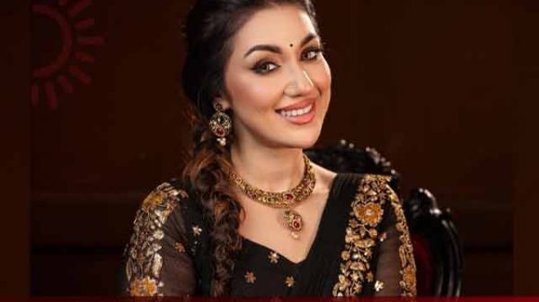 মুখ ঢেকে আদালতে অপু বিশ্বাস