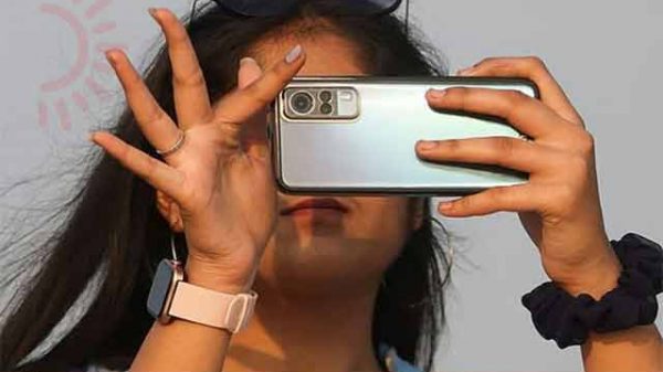 স্মার্টফোনেই তুলুন