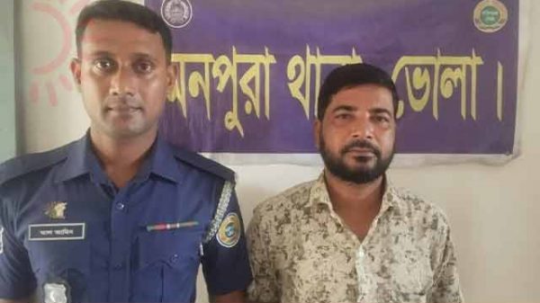 মনপুরায় স্বেচ্ছাসেবক লীগ নেতা আটক