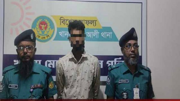 খুলনা পথের বাজার পুলিশ চেকপোষ্টে ২০০০ পিচ ইয়াবাসহ এক যুবক গ্রেফতার