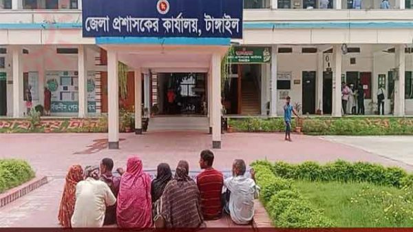 কালিহাতীতে রেজিস্ট্রি প্রতারণার বিরুদ্ধে অনশন, দুর্নীতির তদন্ত দাবি