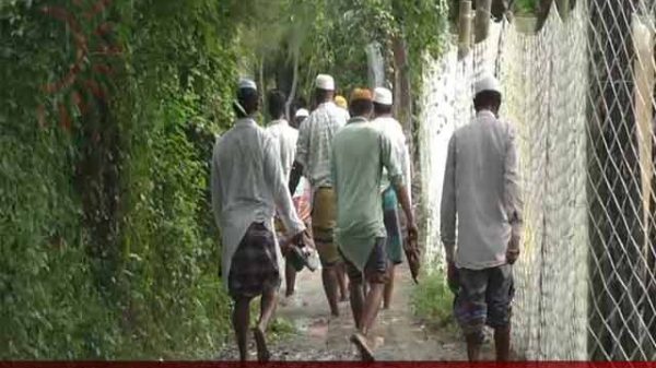 মনপুরায় রাস্তার জন্য এলাকাবাসীর দুর্ভোগ চরমে