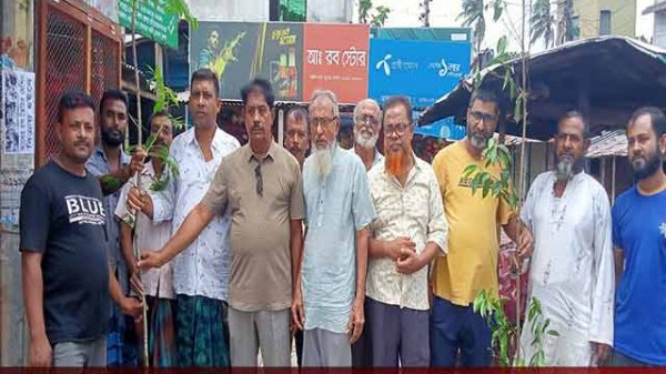 খুলনা আফিল গেট বাজার বণিক সমিতির উদ্যোগে বৃক্ষরোপণ কর্মসূচি