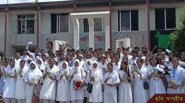 জিপিএ-৫ প্রাপ্ত ল্যাবরেটরিয়ানদের বরণ অনুষ্ঠান